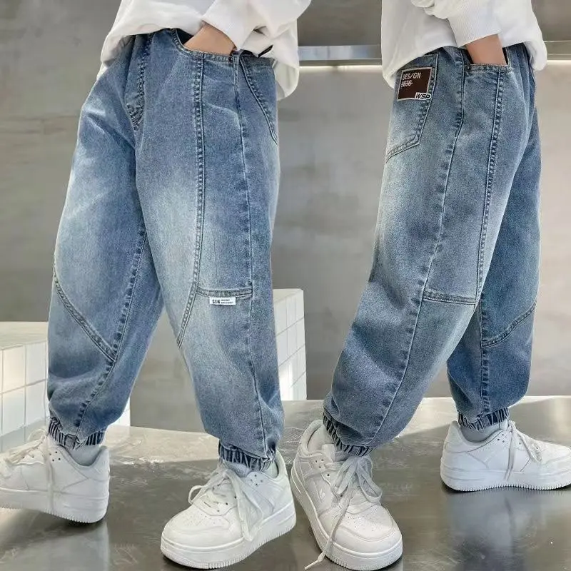 Quần Jean Bé Trai, Siêu Mềm, Dành Cho Trẻ Trung Và Lớn, Khâu Denim, Phiên Bản Dáng Rộng Mùa Xuân Và Mùa Thu, Có Dây Đeo Mắt Cá Chân, Thể Thao Đi Chơi Phong Cách Hàn Quốc, Hàng Mới Về, Năm 2025 0