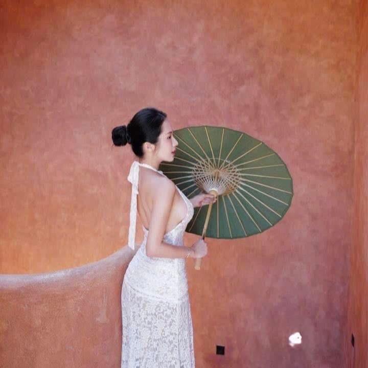 váy body ren cổ v dáng dài 2