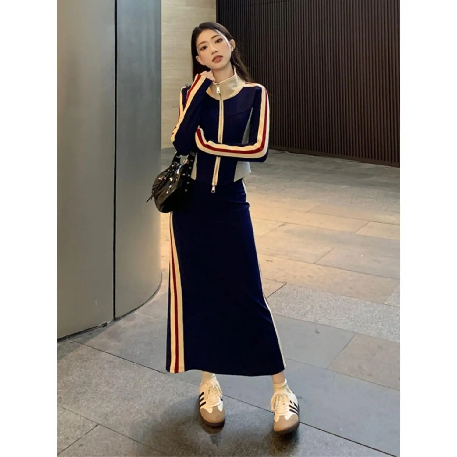 Bộ Đồ Thể Thao Cho Nữ, Quần Áo Mùa Thu, Bộ Hai Mảnh, Áo Nỉ Và Váy Khâu Màu Tương Phản Nhỏ Thiết Kế Cao Cấp