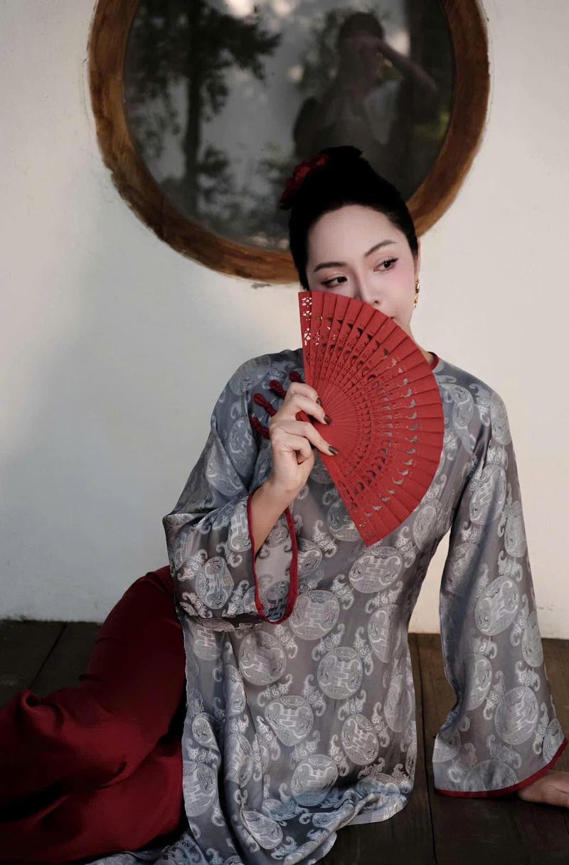 Product Introduction of Áo Dài Gấm Xuông Cổ Tròn Cao Cấp ,Áo Dài Thọ Dơi Đính Cúc Tàu Tay Dài Suông May Sẵn -AODAITET 9