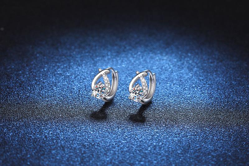 Product Introduction of S925 Sterling Silver Earrings Moissanite Stud Earrings Cross Water Drop Earrings Light Luxury Korean Style 1 Karat Moissanite Stud Earrings for Women 3