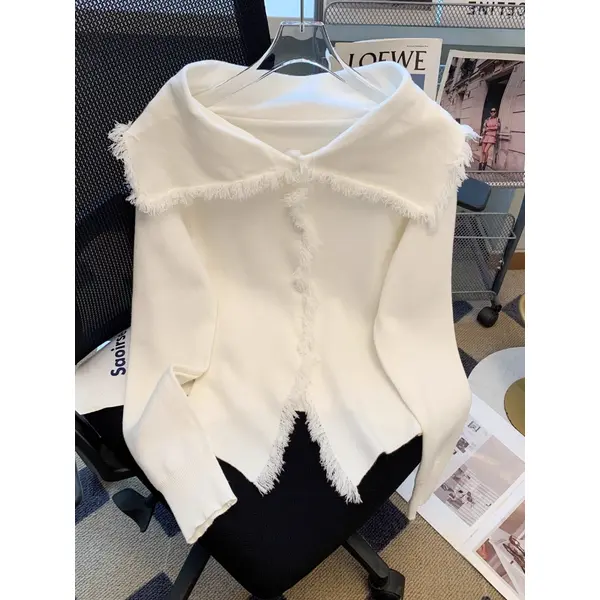 Áo Khoác Len Nếp Mềm Mại Với Ve Áo Lớn Nhẹ Nhàng Phong Cách Pháp Cho Nữ, Áo Cardigan Dệt Kim Tua Rua Xẻ Tà, Màu Trắng, Trễ Vai, Mùa Thu Và Mùa Đông
