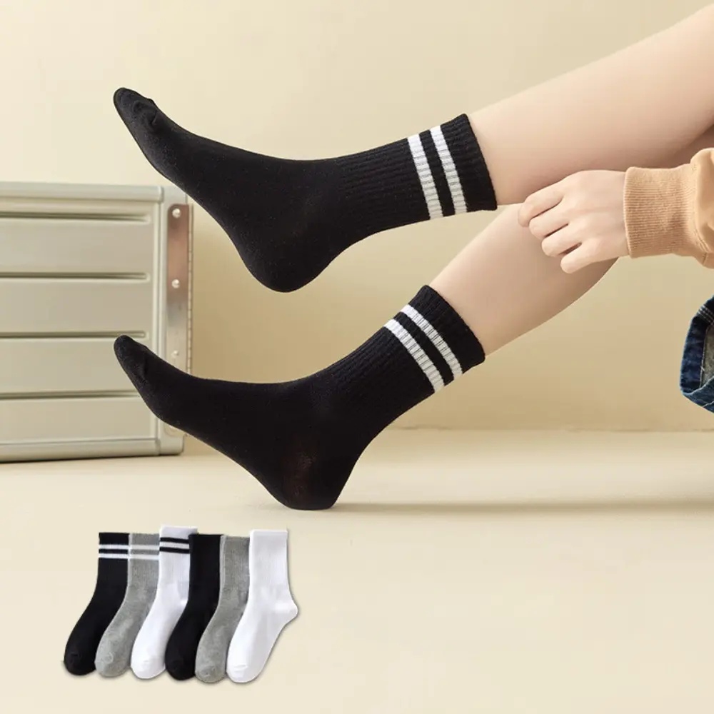 5 Pairs of Mid-tube Socks for Men and Women All Season Black and White Long Tube Sports Casual Socks