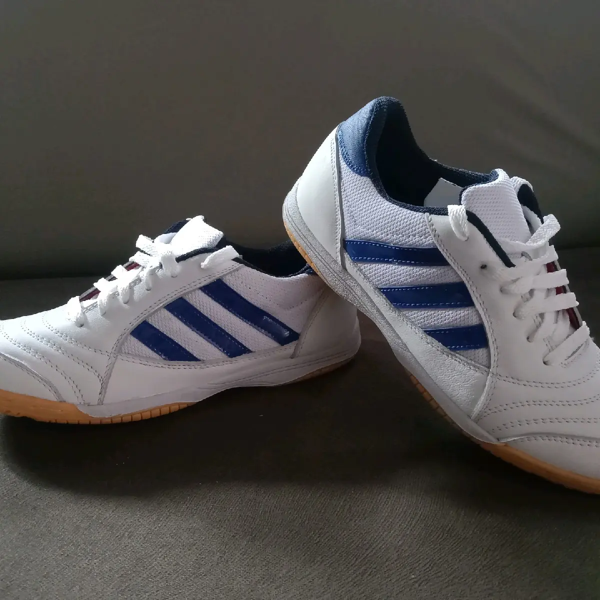 sepatu tenis, badminton terbaru terlengkap dan termurah