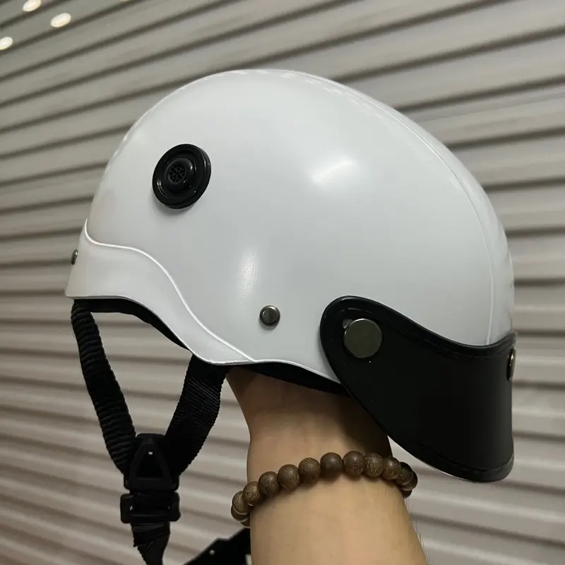 Mũ bảo hiểm thông gió chất liệu chắc chắn Sport - Giảm thiểu nguy cơ nắng chói và gió thổi vào đầu - Phụ Kiện