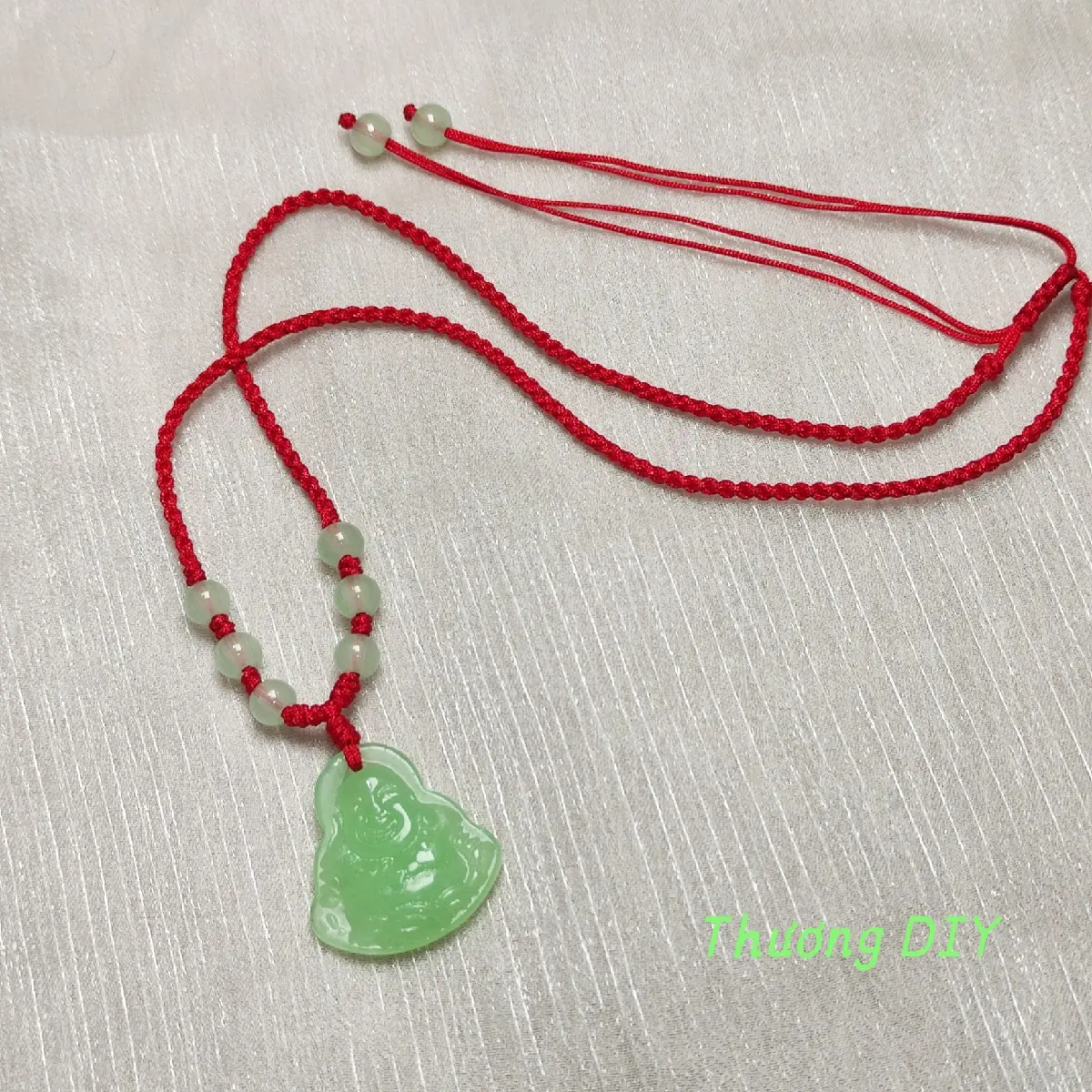 Vòng cổ handmade chỉ đỏ kết hợp charm đơn giản may mắn