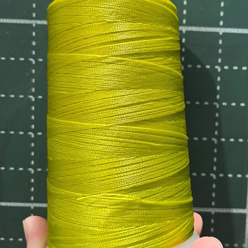 chỉ nylon ,280D/3 hàng mới,1 cuộn ~ 200G ,chỉ may balo ,may túi sách,may bạc ,may ghế ,may sofa,sợi chỉ không bị xù lông,sợi chỉ chắc chắn 1