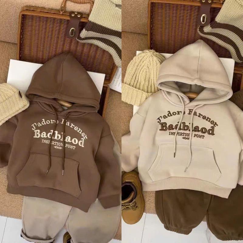 Set Bộ Quần và Áo Hoodie chất liệu Nỉ có Túi và Mũ Phong Cách Vintage in chữ nổi phong cách Hàn Quốc dành cho bé Trai và bé Gái size 8-20Kg.
