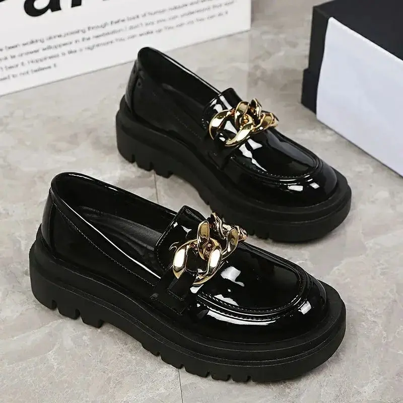Sepatu Oxford Docmart Wanita Rantai Besar Terbaru 2023 Sepatu Docmart Cewek Korean Style Kulit Sintetis Glosy Sepatu Formal Wanita karet shoes Kasual Flat Hitam