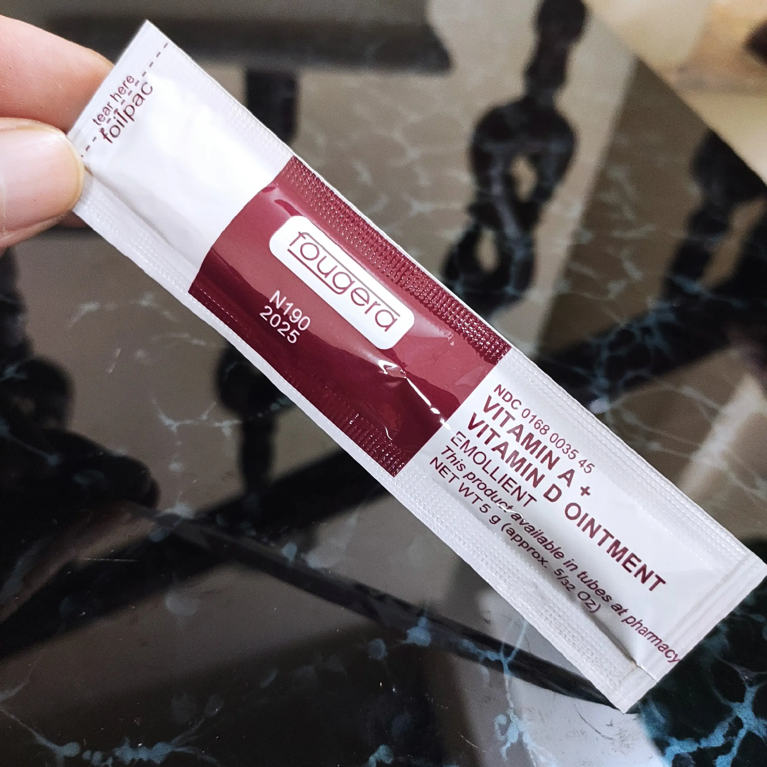 Dưỡng Vitamin A&D Fougera dùng sau xăm