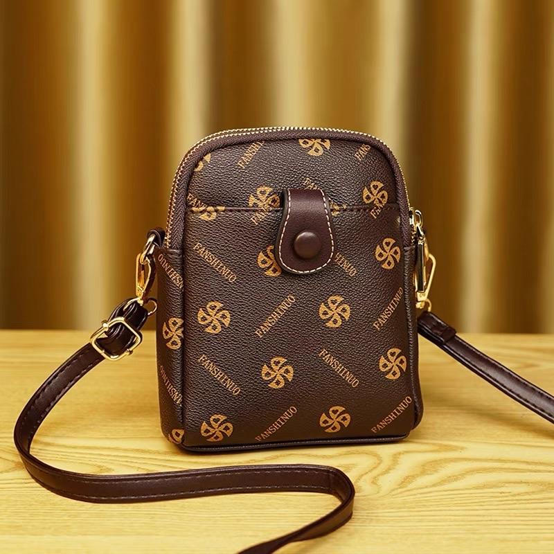 Túi Xách Nữ FASHINUO Đựng Điện Thoại- Da PU - Hoạ tiết chữ và chong chóng - phong cách trẻ trung , nữ tính Hàn Quốc - phù hợp cho các bạn trẻ đi chơi đi tiệc mà còn các bà các mẹ đeo đi chợ Màu nâu Có hoa - KT:D13;C17;R5(cm) KL:300g Đeo Vai Bag Đeo Chéo