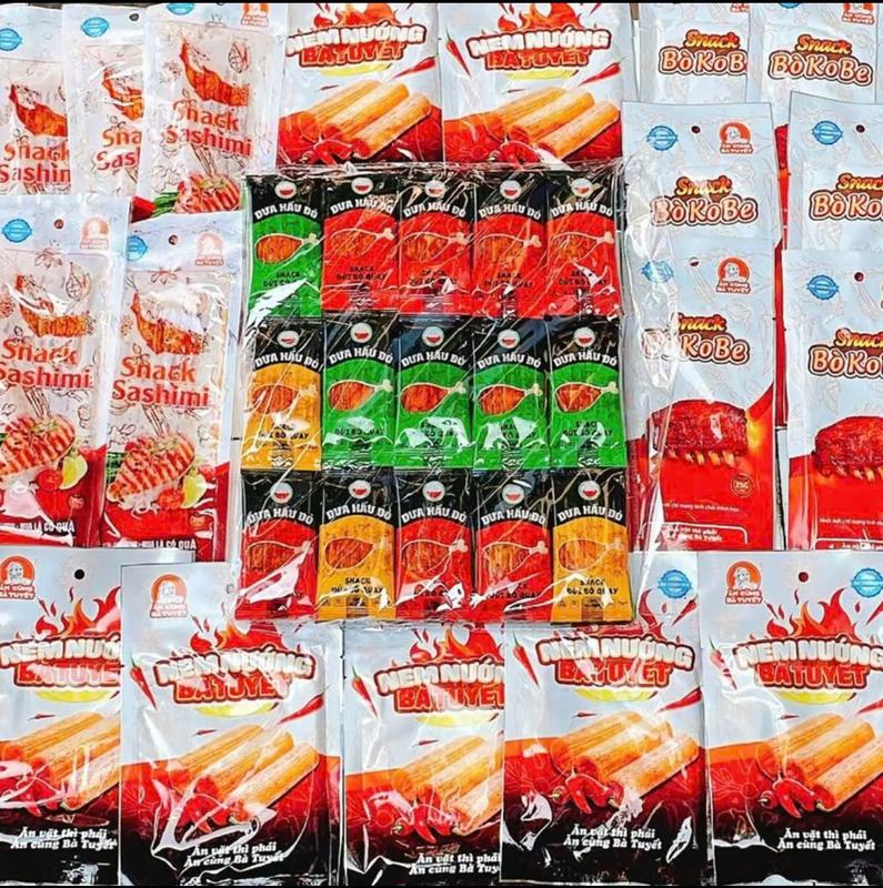 [15] COMBO 90 gói snack cay cay bao gồm 60 gói snack đùi bò dưa hấu đỏ , 10 gói snack nem nướng phên BÀ TUYẾT , 10 gói snack sashimi BÀ TUYẾT , 10 gói snack sường bò KOBE BÀ TUYẾT ăn vặt food - Chua Cake Thức Ăn Candy bim
