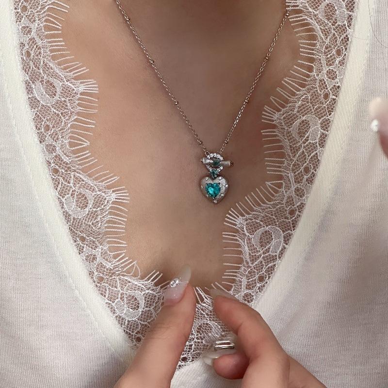 Product Introduction of Mild Luxury Retro High-Grade Paraiba Brushed Love Heart-Shaped Ring Necklace Ear Stud Inlaid Zircon Exquisite Women's Suit 6