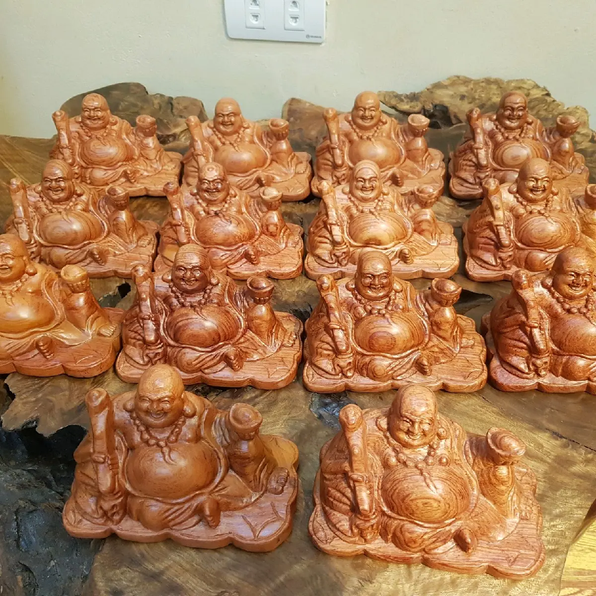 Tượng Di Lặc gỗ hương để ô tô, để bàn