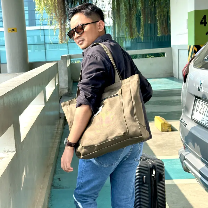 Prassa.ku | Gezi Bag - Zipper | Oversized Totebag Pria Wanita | Tas Tambahan Koper Travel Bahan Canvas Banyak Kantong 2