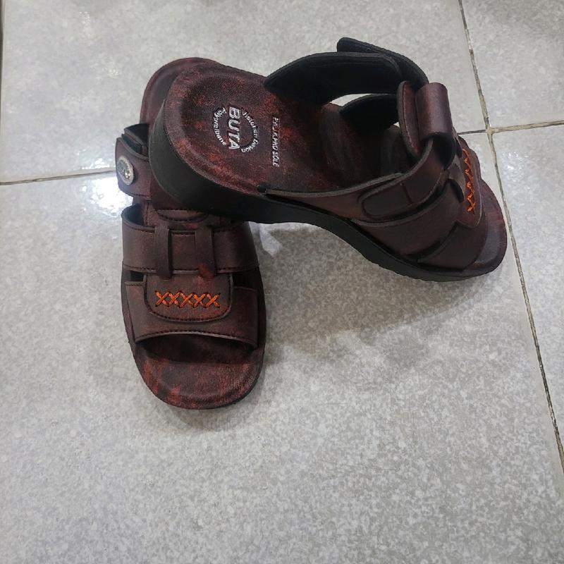 Dép da thái nam hiệu Buta. hàng đúc liền giữa quai và đế có 2 màu. size 38 đến 42 1
