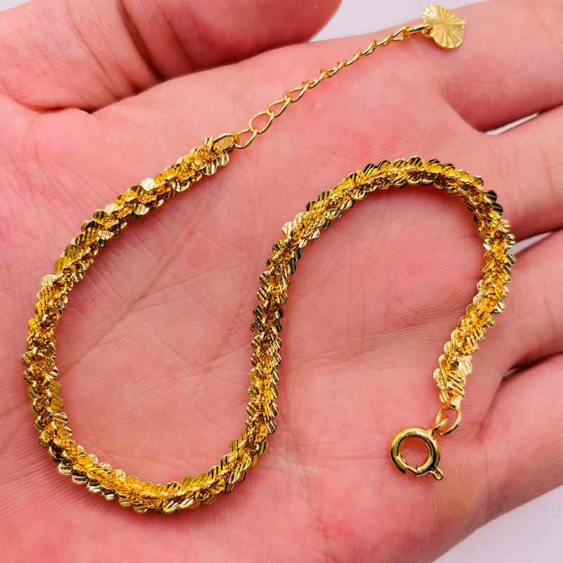 Lắc tay titan xoắn hoa mai chạm xéo Vòng tay màu vàng chất liệu titan không phai không rỉ sét trangsucmoiluatuoi.RIN