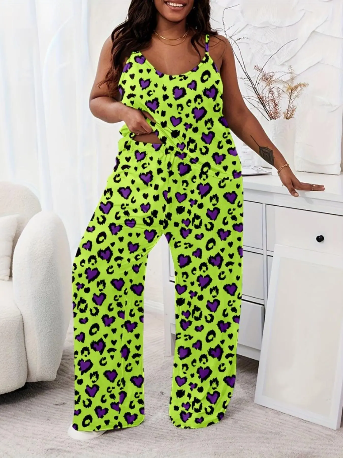 【Plus Size】 Heart Print Cami Top & All Over Print Pants Loungewear Two-Piece Set, Casual Comfy Pyjama Set for Women, Women's Sleepwear for All Seasons, Homewear