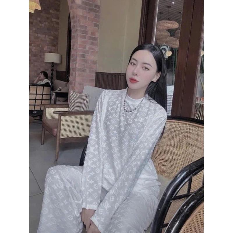 Set bộ thun nữ  Màu Đen trắng gồm áo tay dài phối quần suông rộng hoạ tiết L..V dập nổi, bộ mặc ở nhà sang chảnh đồ  mặc  ở  nhà  sang  chảnh 4