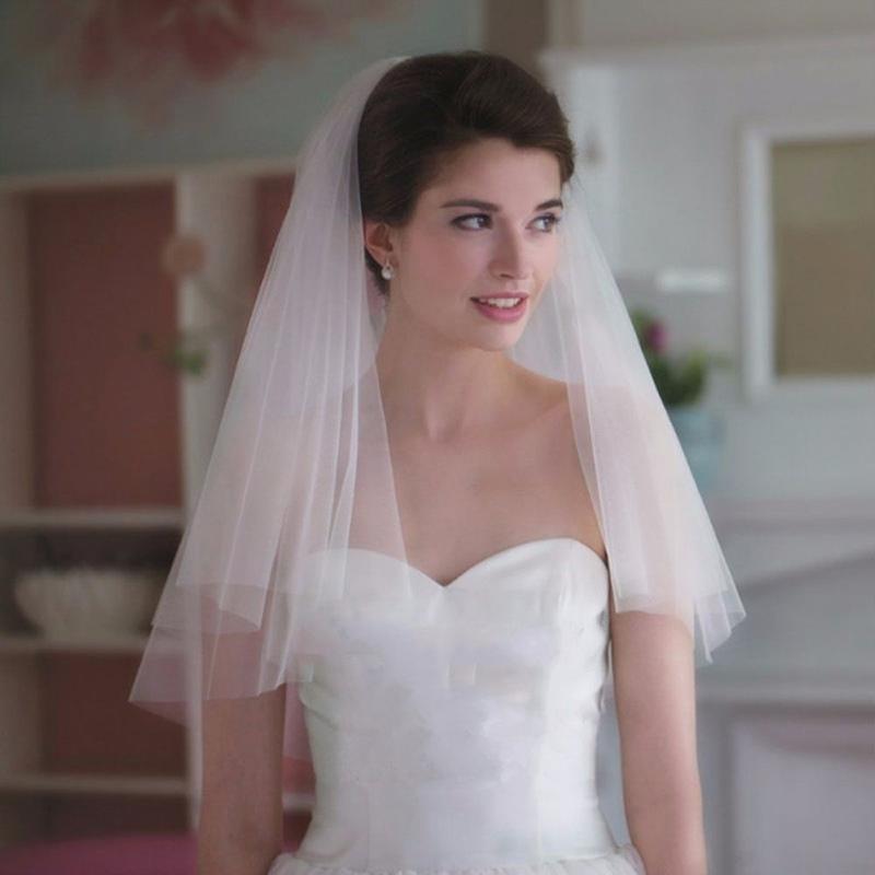 Product Introduction of Wedding Accessories Two Layer Short Simple Photo Veil Bridal Veil With Comb Wedding Veil Women's Tulle 13