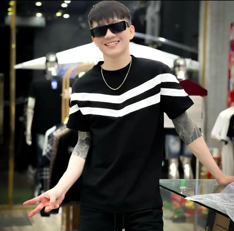 Áo thun cotton nam nữ, cổ tròn, tay ngắn, thêu phối sọc, sang trọng hàng đẹp chuẩn SHOPPP Menswear 1