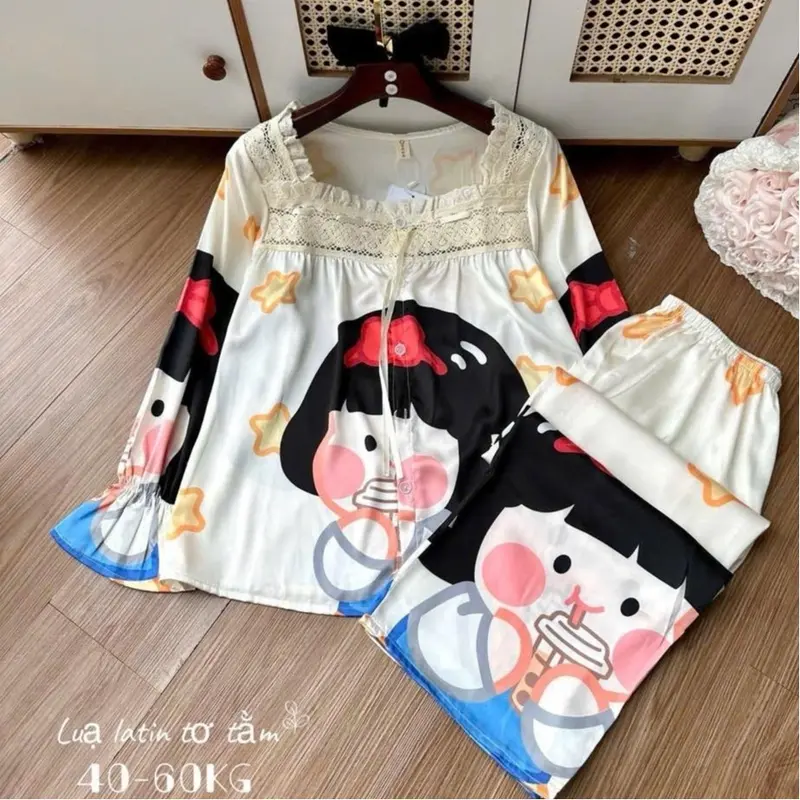 [40-60KG]Bộ Lụa Latin Tơ Tằm Cao Cấp TDQD Cổ Vuông Tiểu Thư Mix Ren In Full Họa Tiết 5D Queen Mềm Mát Mặc Nhà Cao Cấp VIP36 Women Nữ Áo Quần Ngủ  Top Cạp Cao Kem 1