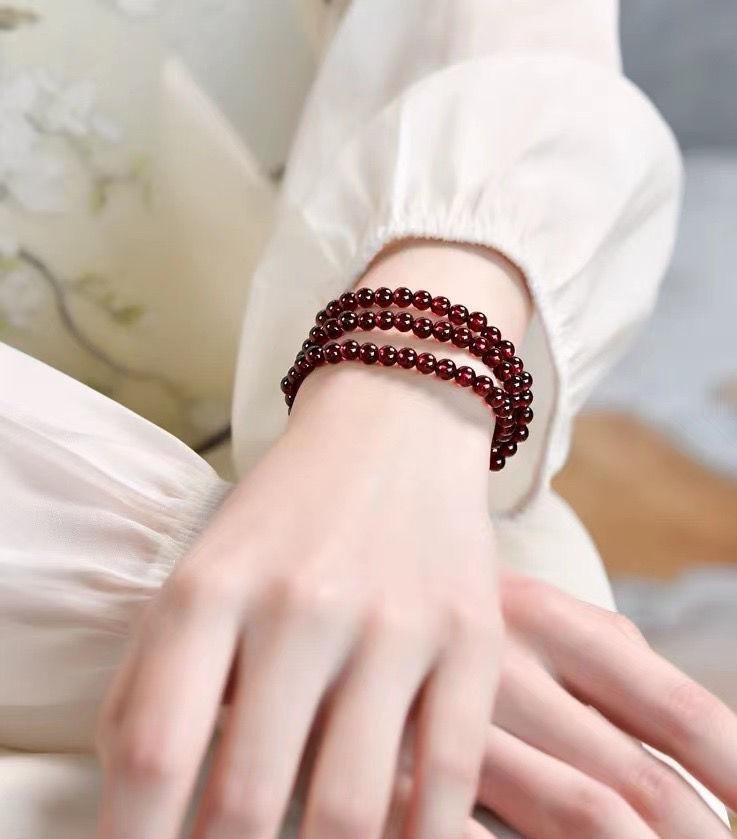 Product Introduction of Purple Tooth Black Wine Red Garnet Bracelet for Men and Women Couple Bracelet Crystal Gift Zodiac Year Gift 5