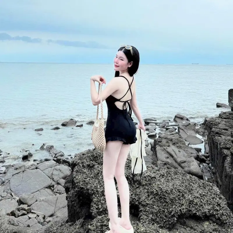 Jum đi biển chất vải poly bơi áo có mút ngực kèm áo khoác chất vải tơ gãy chuẩn hình Nữ Kem Ươmenz Women 1