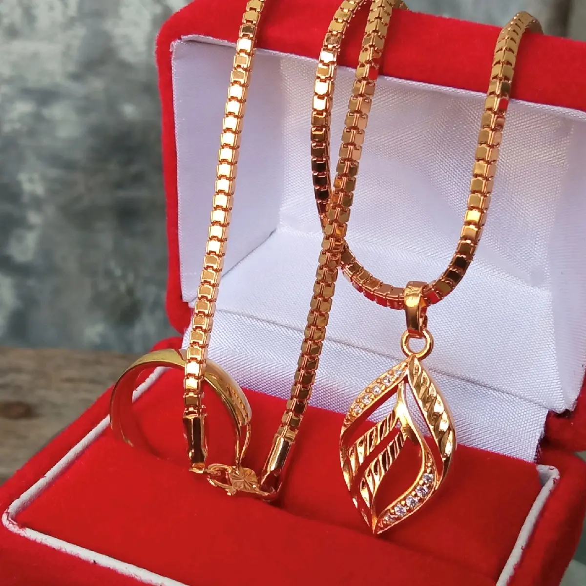 kalung milano kaca + liontin keren