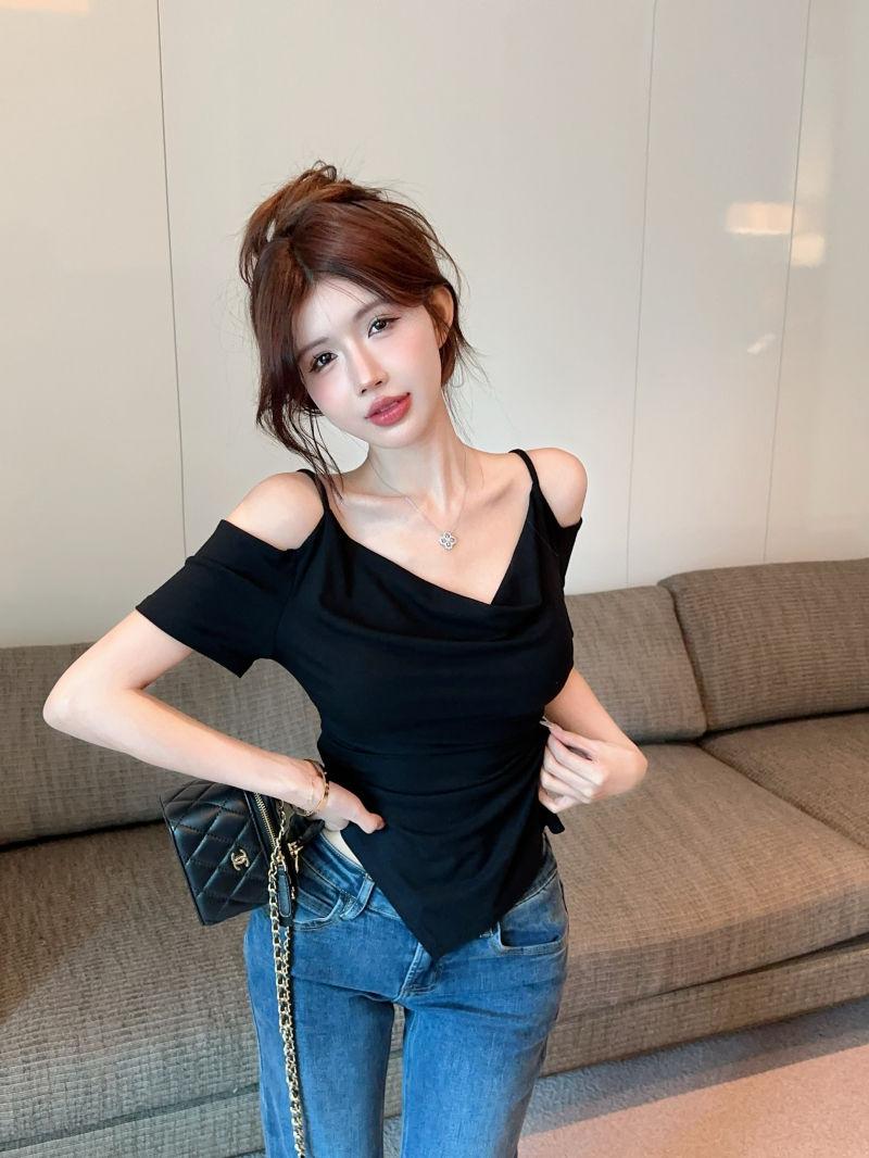 Product Introduction of Korean Style Hot Girl off-Shoulder Spaghetti Straps Swing Collar Short Sleeve Top Design Simple off-the-Shoulder Irregular Black T-shirt 8