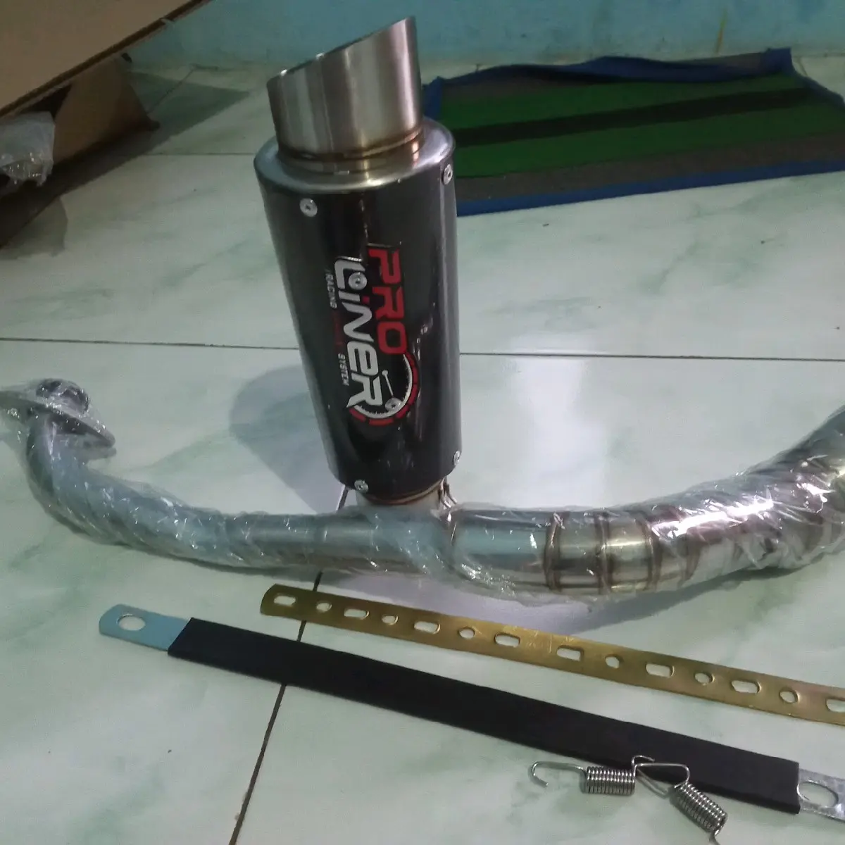 knalpot racing proliner carbon ,carbon proliner , untuk vixion, fu, Byson,mx king, Jupiter MX, Verza,cb150r,cbr,ninja , dan segala motor kopling Bulat Motorcycle