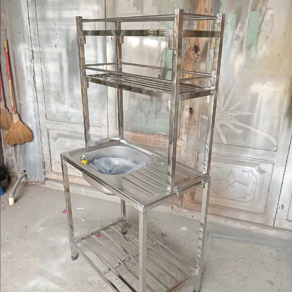 chậu rửa có kệ 1 hộc 1 cánh 45x75 lắp rắp,có kèm theo bộ xã nước+vòi nước+ dây cấp nước