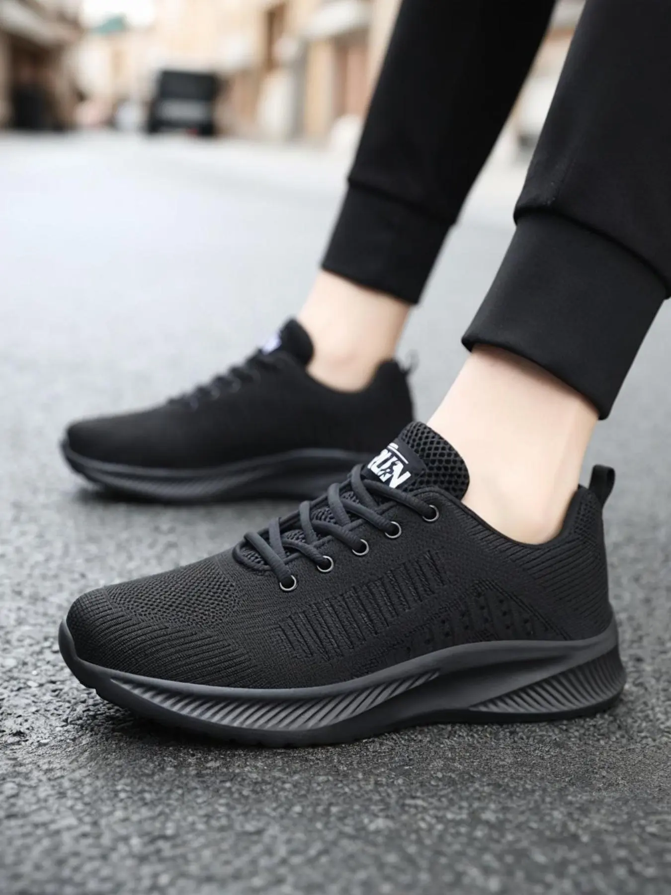 Men's Breathable Mesh Sneakers, Lightweight Non-slip Sports Running Shoes, Outdoor Sports Shoes for Badminton, Walking, Jogging, Trainer