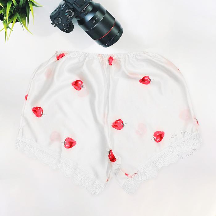 Gambar You've (YouHave) Celana Pendek Satin Celana Rumah Wanita Santai Casual Shorts Short Pants Motif Strawberry 300294 - Putih dari YouHave Store Kota Administrasi Jakarta Utara 5 Tokopedia