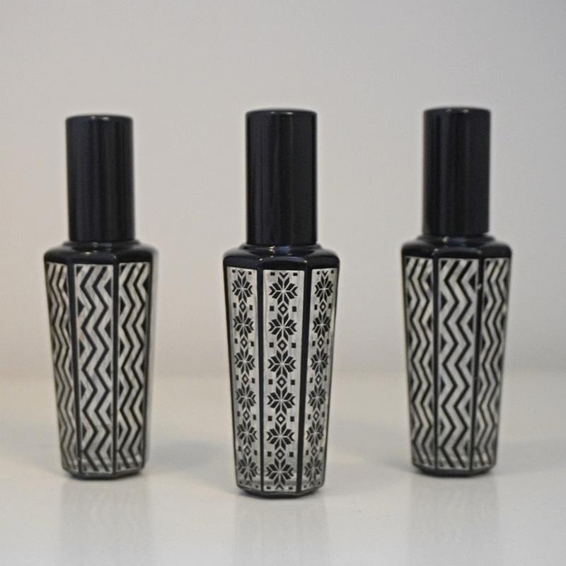 CHAI LỌ THUỶ TINH HOA VĂN ĐEN 20ML