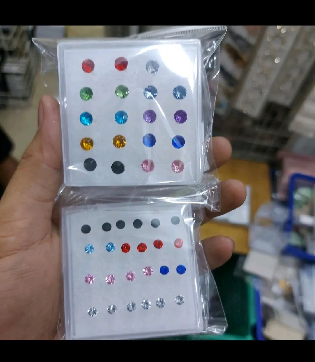 grosir anting giwang plastik mata2 warna warni 1box isi 24 pcs