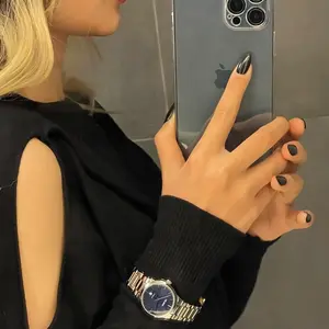 Em Trang bán Đồng hồ