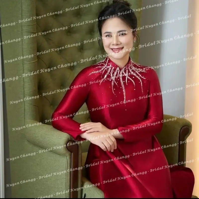 Áo dài lụa cao cấp đỏ đính cổ thủ công may đo tỉ mỉ cho các mẹ