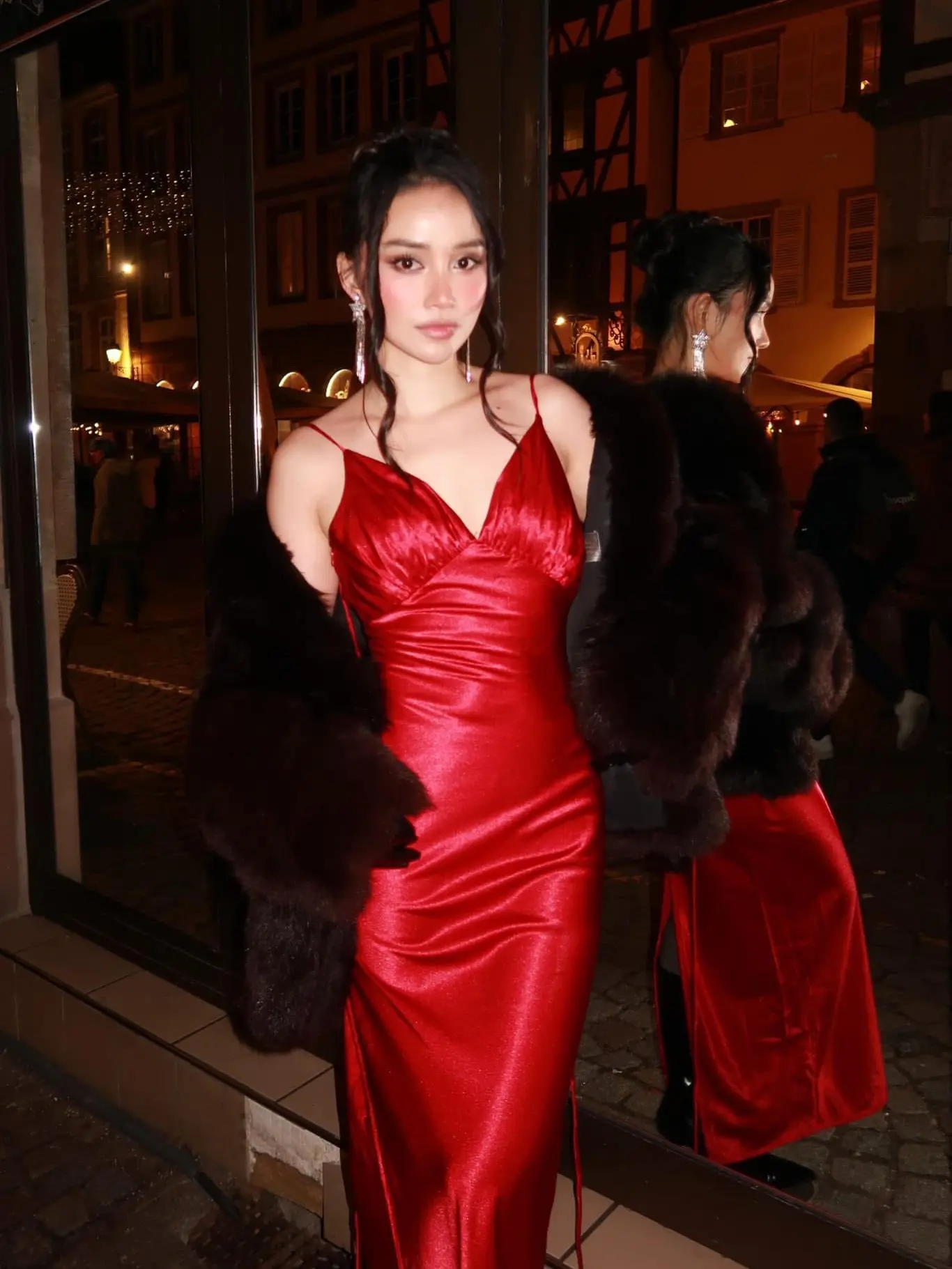 Đầm lụa cổ V lưng đổ dáng dài có dây buộc Queen