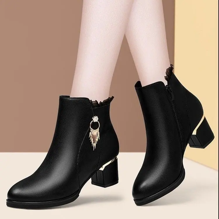 Bốt Ngắn Da Thật Cho Nữ, Hàng Mới Về 2024, Phong Cách Thu Đông, Gót Chunky, Dễ Phối Đồ, Có Đệm, Giày Cao gót Nhung, Giày Nữ Boot Shoes 2