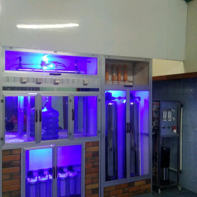 etalase / lemari / partisi pengisian depot air minum isi ulang 4