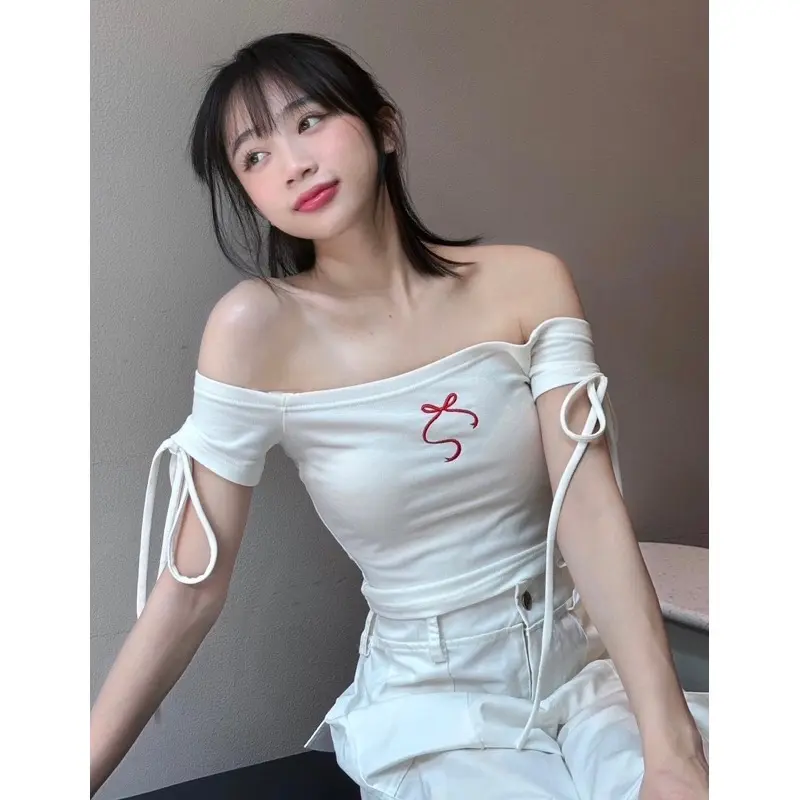 Áo trễ vai tay ngắn thêu Nơ Đỏ chất cotton mẫu mới nhất 2024