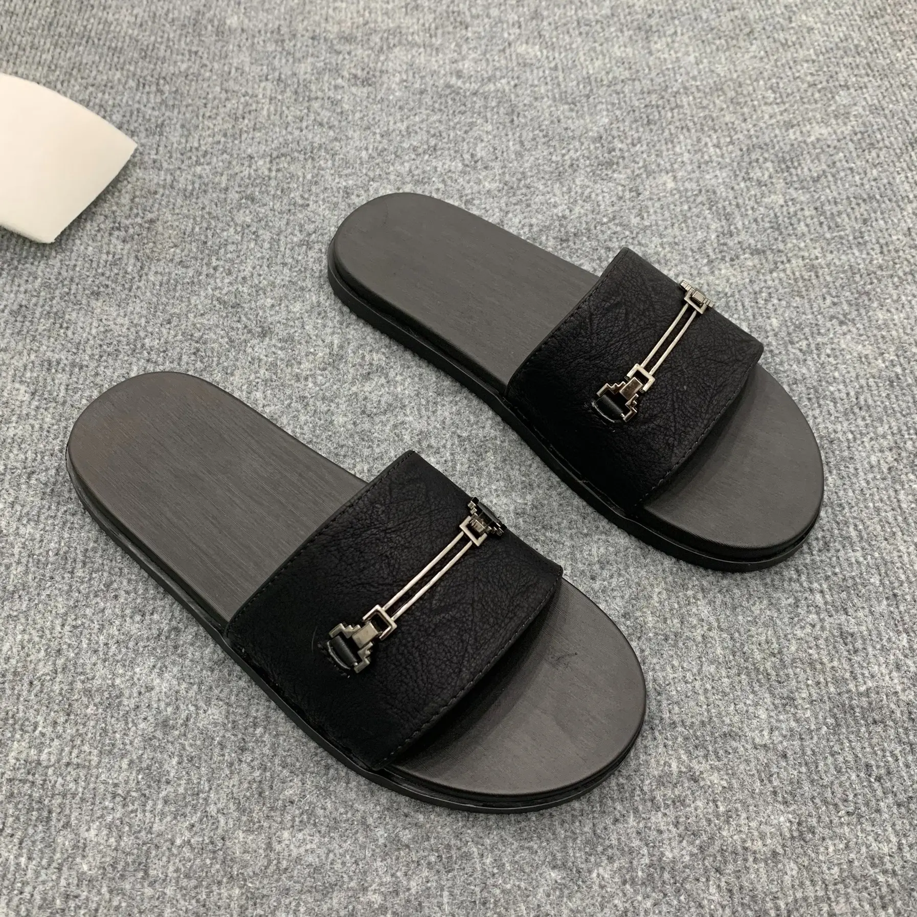 Dép Nam Nữ Quai Ngang Đính Khuy Kim Loại Đế Cao Su Size 38-42 Có Hộp-Free Ship [Khâu Đế]