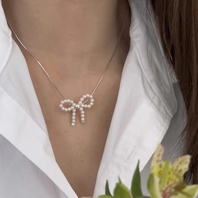 Product Introduction of Pearl Necklace for Women, Niche Light Luxury Design, High-end Fashionable Temperament, Clavicle Chain, Choker, Sweater Chain, Bead Chain 3