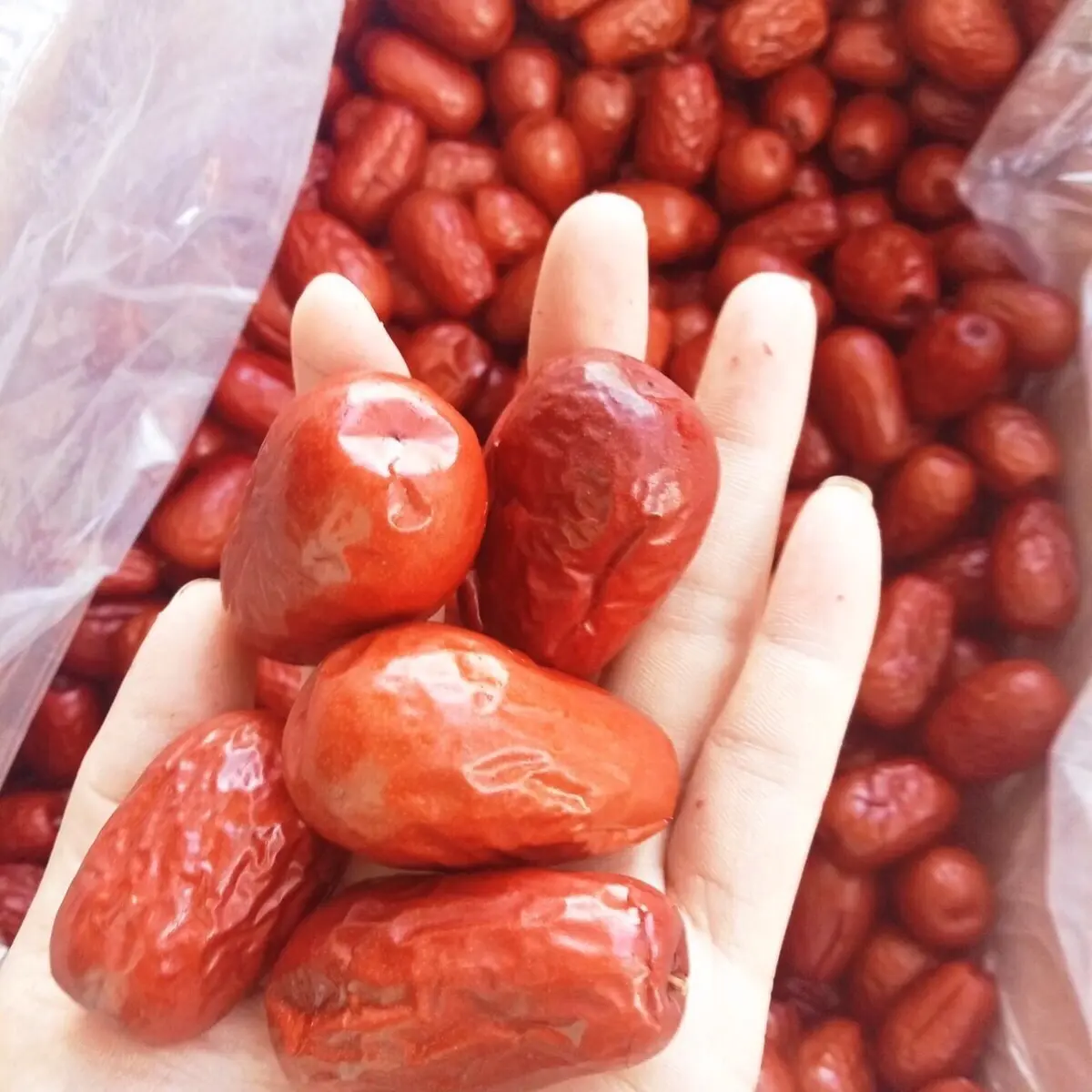 TÁO ĐỎ TÂN CƯƠNG MUA 1 TẶNG 1 size 150-160 quả /1 kg ( 2 gói mỗi gói 500 gram )