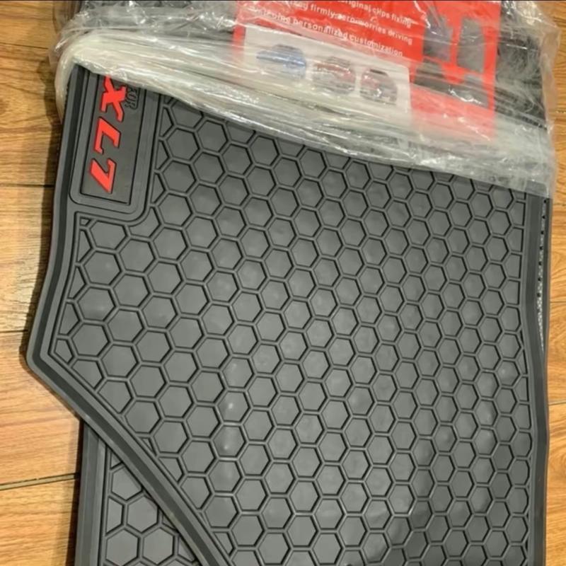 Thảm Lót Sàn Cao Su Xe Suzuki XL7 2019-2024  Màu đen Hàng Cao Su Đúc Không Mùi