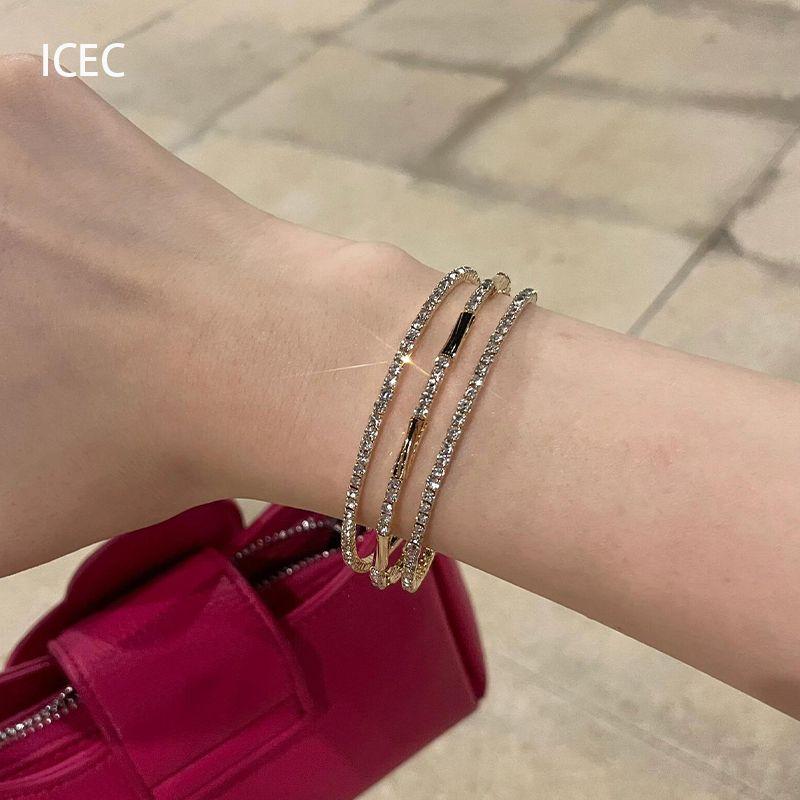 Product Introduction of Sparkling Full Rhinestone Three-Layer Bracelet Retro Affordable Luxury Design Sense Twin Exquisite Starry Micro-Inlaid Opening All-Match Jewelry 5