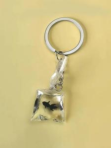 Llavero de diseño de doradito estilo lindo, llavero de resina transparente para hombres y mujeres, colgante de bolsa lindo y ornamento versátil para regalo de cumpleaños