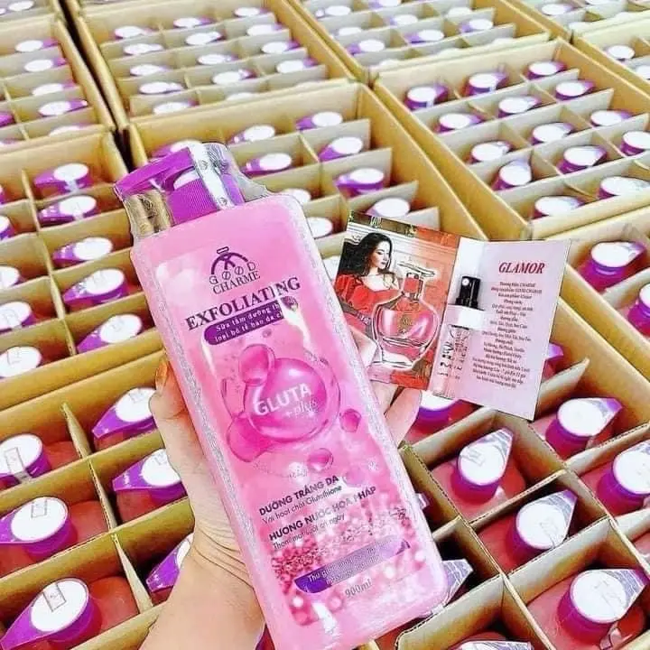 Sữa Tắm Tẩy Tế Bào Chết Charme 900ml
