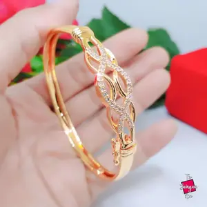 Gelang Bangle Perhiasan Wanita Motif Helai Gelombang Permata Lapis Emas Dan Permata